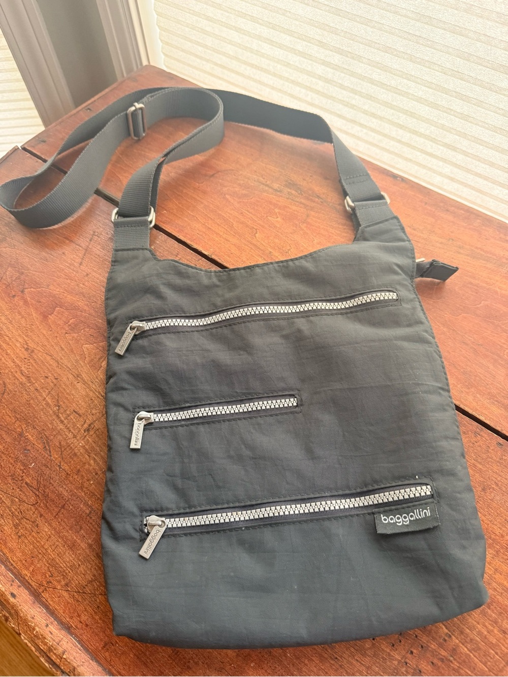 Baggallini Black Crossbody Messenger Bag with Silver Zippers